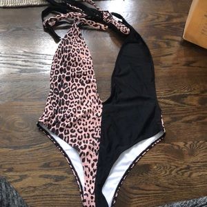 NWOT  - Leopard print plunging bathing suit